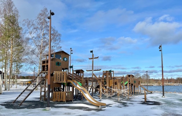 Snellmanslekparken i Jakobstad. Det stora äventysskeppet.