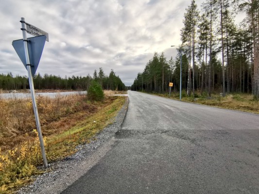 Korsningen mellan Lodevägen och omfartsvägen.