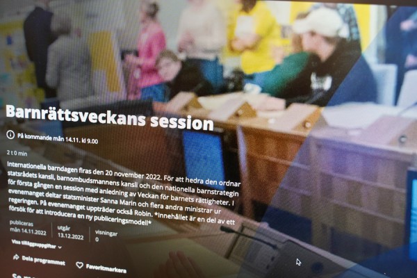 Ett foto som visar programsidan för sessionen som ordnas under barnrättsveckan på Yle Arenan.