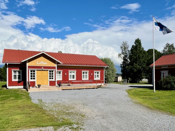 Föreningshuset Loffens. Flaggan i topp.