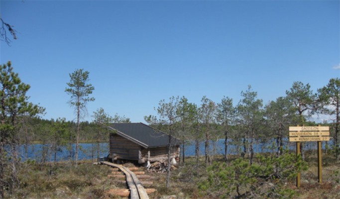 Vandringsled leder till sjö